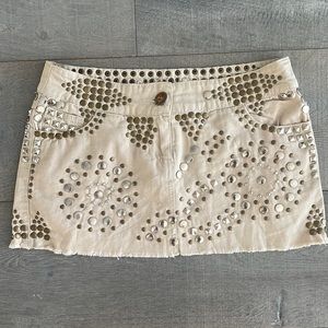 Skirt with studs